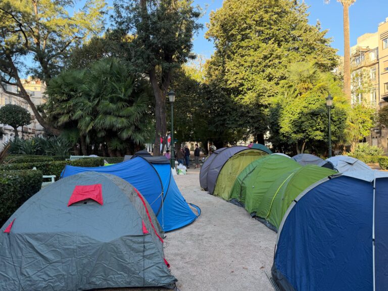 Vigo súmase ás acampadas pola vivenda cunha protesta “indefinida” na Alameda