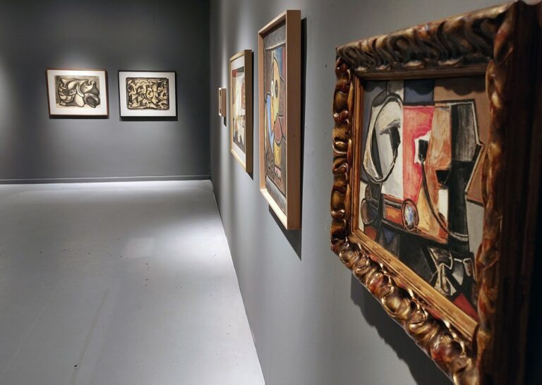 O Laxeiro máis abstracto chega a Vigo nunha mostra con máis de 30 obras