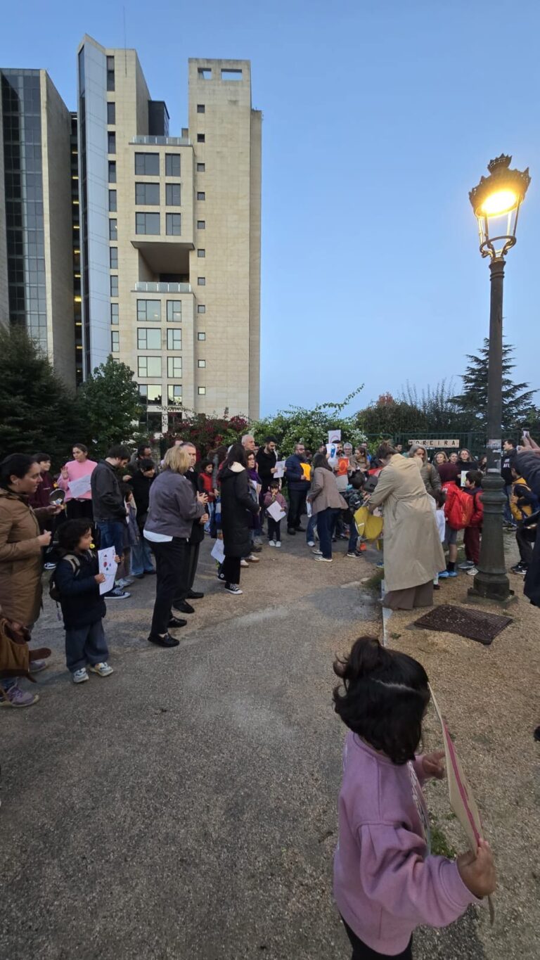 “12 non son 13”: a comunidade educativa do EEI Vila Laura de Vigo ponlle un 0 á Xunta por deixar sen cubrir unha praza docente