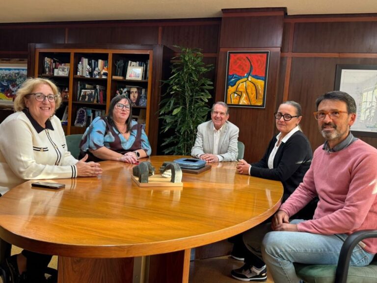 Caballero amosa o seu apoio aos centros escolares públicos: “As obras que non fai a Xunta facémolas nós”